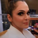 Isha Koppikar Instagram – Know me better 😉

@shab_qureshi786 @monashairandbeauty @shreepadgaonkar @vkcelebrities 

#ishakoppikarnarang #askmeanything #shooting #trendingreels #reelsinstagram #reelsvideo #reelitfeelit #gettingready #makeup #lightscameraaction #shootlife