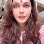 Isha Koppikar Instagram - May Goddess Durga give you the strength to fight for the good and overcome the evil. Sending my special wishes for a joyous celebration on Durga Ashtami. 🙏🏼🙏🏼 #durgaashtami #durga #laxmi #kali #navratri #thoughts #womenarepowerful #strongwomen #reelsofinstagram #feelitreelit #trendingreels #viralreels #ishakoppikar #aigirinandini #jaimatadi