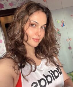 Isha Koppikar Instagram - Wake up every single day and be thankful. You are blessed to have the gift of life. 

#mondaymotivation #attitudeofgratitude #gratitudequotes #qotd #quotestoliveby #happyheart #loveyourlife #blessing