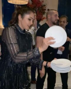 Isha Koppikar Instagram - Here’s to new beginnings! 🥂 Bye bye negativity 👋🏼 (According to the Greek custom) *Ps: These are clay plates and are recycled. So no wastage.* #breakingplates #gettingridofnegativity #newbeginnings #newyear #celebratinglife #birthdayweek