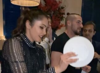 Isha Koppikar Instagram - Here’s to new beginnings! 🥂 Bye bye negativity 👋🏼 (According to the Greek custom) *Ps: These are clay plates and are recycled. So no wastage.* #breakingplates #gettingridofnegativity #newbeginnings #newyear #celebratinglife #birthdayweek