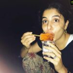 Isha Talwar Instagram - The world is a "Gol-aaaaaa"!!!! #beach #childhood #memories #kaalakhatta #familyfirst #icegola #iceicebaby