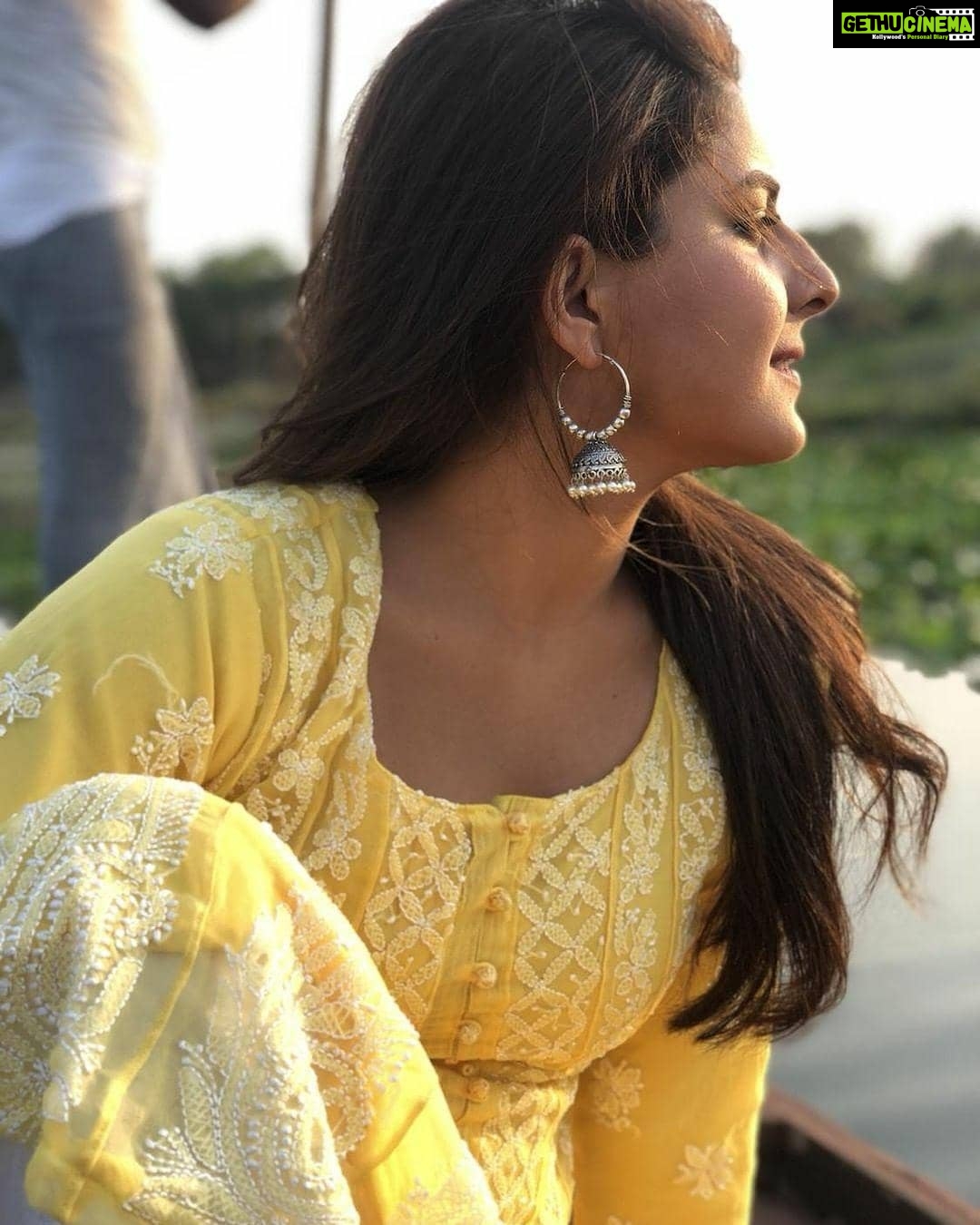 Isha Talwar Instagram - The sun sets everyday but we make it special only on some days, wonder why!! * ** *** **** ***** ****** ******* ***'***** Special shoutout to the sweetest Co-actor @ayushmannk 😘 for putting your📸skills to some good use :p #article15