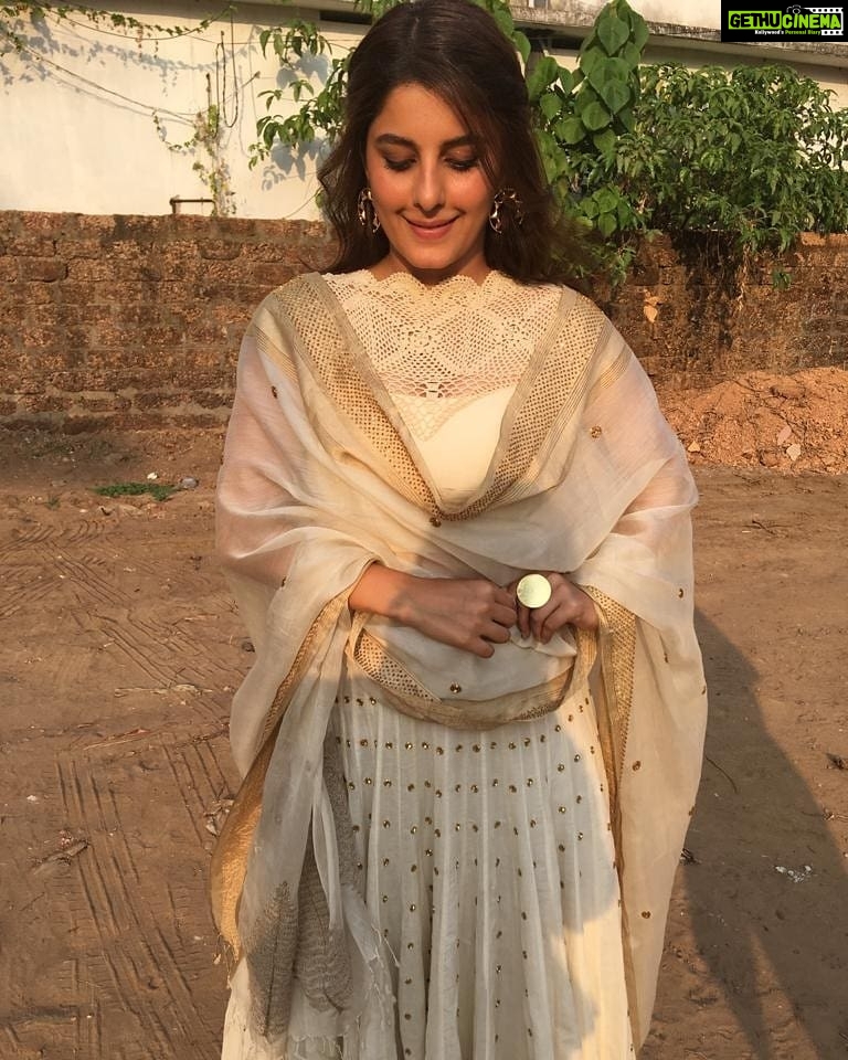 Isha Talwar Instagram - Define your kind of "new" and have a fantastic year ahead!! Wearing @ashwinimathoorcouture Styled @styledbysmiji HMU @samson_lei Jewellery @celia_palathinkal