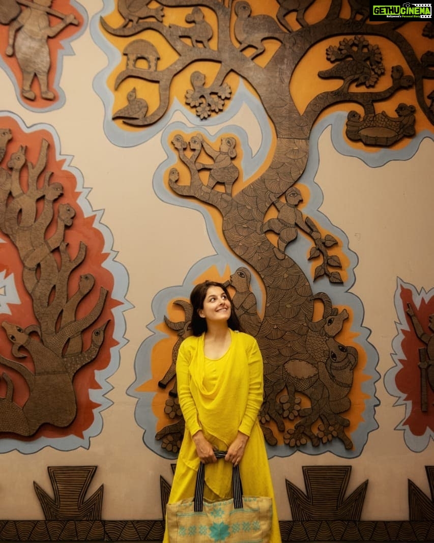 Isha Talwar Instagram - Merging with Biennale :) #kochibiennale 📷 @monish.panakkal