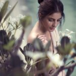 Isha Talwar Instagram – Water lily~

Shot by @arunmathewphotography
HMU @samson_lei
Stylist @styledbysmiji
Costume @thunnal
Location Courtesy @ramadaresortkochi