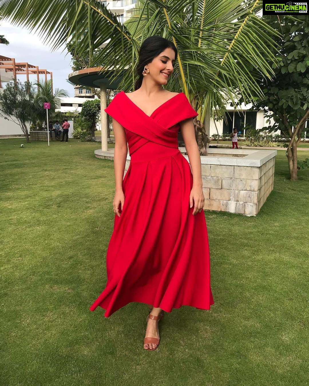 Isha Talwar Instagram - Putting my best foot forward at the Lacasa store launch in #kochi ! Lady in red @fancypantsthestore Styled by the loveliest @manishamelwani HMU @samson_lei #actor #ishatalwar #inaugration