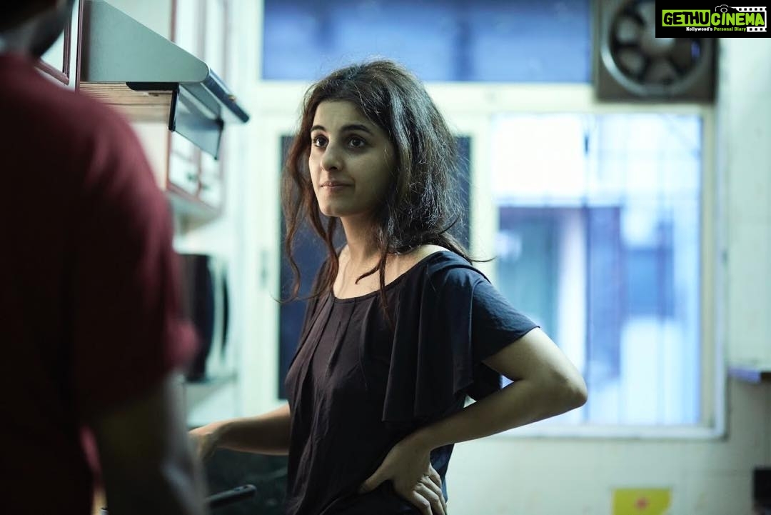 Isha Talwar Instagram - My mom’s always had a tough time understanding my hairstyles ! I don’t blame her... @sourab.gorwade #photography #home #mundane #mundaneisthenewcrazy
