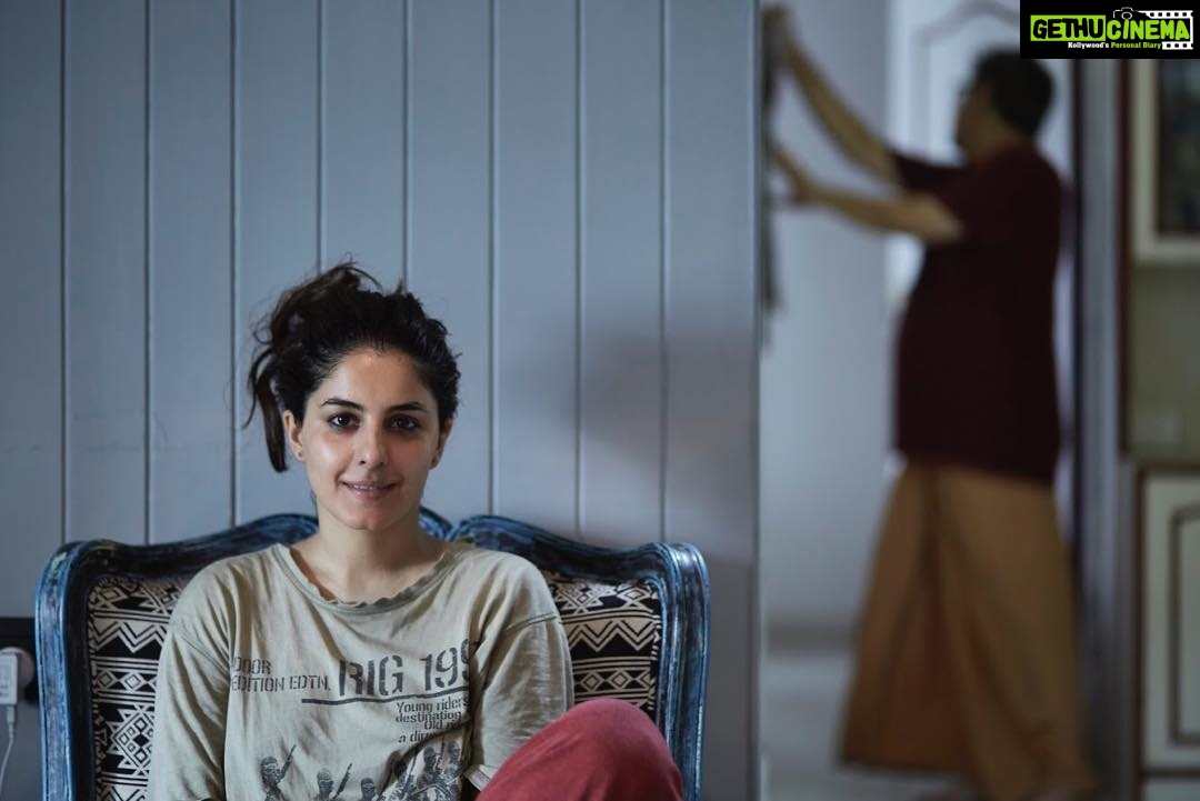 Isha Talwar Instagram - Just a regular day at home whilst daddy is checking the calender and waiting for his stars to align @sourab.gorwade ! #experiment #home #photography #mundane