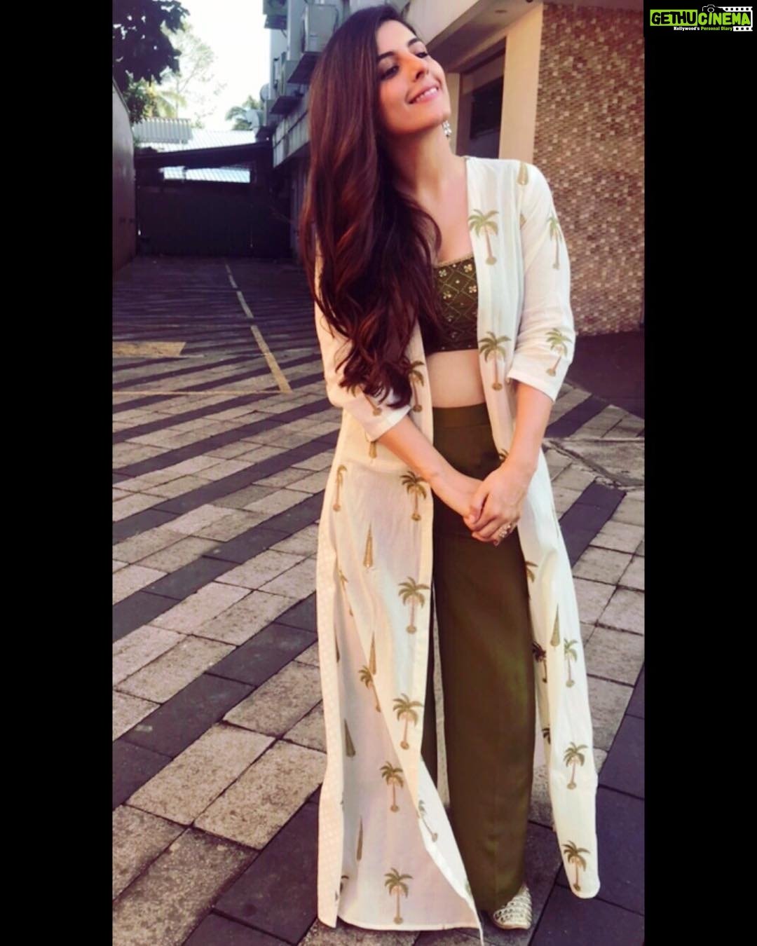 Isha Talwar Instagram - At the #toniandguy salon launch in #kottayam dressed in a customized @thunnal,the hippest multi designer store which opens in #Kochi TODAY!!!!💚 Go go go visit them !!! All my love and luck to you beautiful girlies 😘 HMU @samson_lei @manishamelwani for knocking some shoe sense into me!!! #girlpower #thunnal #kochi #newstore #ishatalwar #actor #malayalam #cinema #ranam #event #inaugration #bollywood #thankyyou #newbeginnings #coconuts #green #capeofgoodhope