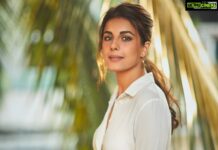 Isha Talwar Instagram - Sunday mood: Aced and graced in सफेद! 😉💁🏻‍♀️ Shot by: @sheldon.santos Hair stylist: @ashisbogi