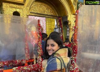 Isha Talwar Instagram - Eat,Pray,Travel in whichever order you prefer ! 2022,I am so ready for you ✨✨🔥 नए साल की शुभकामनाएँ ।