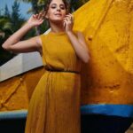 Isha Talwar Instagram - This dress is mustard color and ismein koi दो-राई nahin 😛