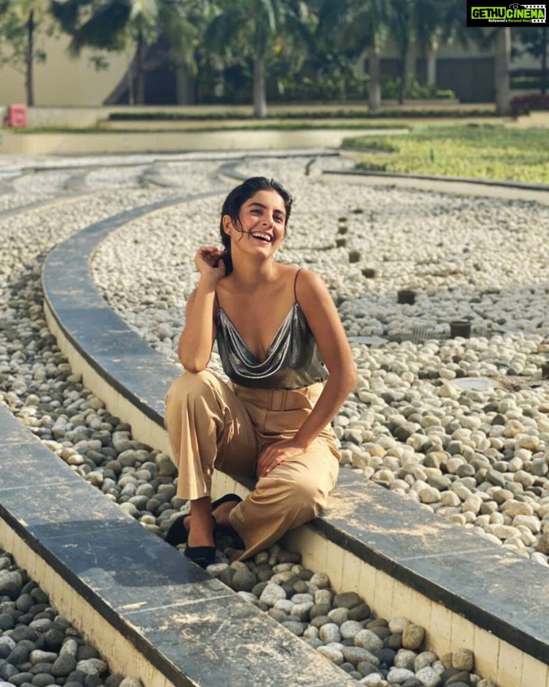 Isha Talwar Instagram - Ishhh... Bairi p̷i̷y̷a̷ patthar bada bedardi 🙆🏻‍♀️