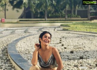 Isha Talwar Instagram - Ishhh... Bairi p̷i̷y̷a̷ patthar bada bedardi 🙆🏻‍♀️