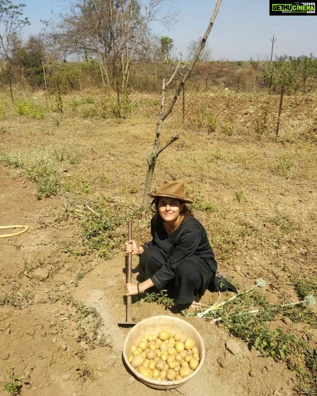 Isha Talwar Instagram - C̷h̷a̷n̷e̷ Aloo ke khet mein 😛