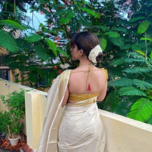 Iswarya Menon Instagram - Let this Onam bring you a lot of good luck, peace of mind, happiness & all that you wish 💫 
Sending you lots and lots of love 😘
.
#happyonam #onamashamsakal