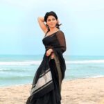 Iswarya Menon Instagram – Never ending love for sarees 🖤
.
#sareeiselegance 🥰