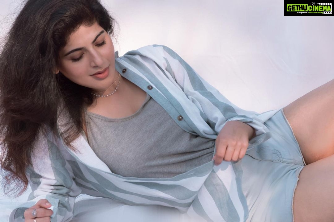 Iswarya Menon Instagram - Feet on the ground & head in the clouds ☁️🧊 . . @irst_photography