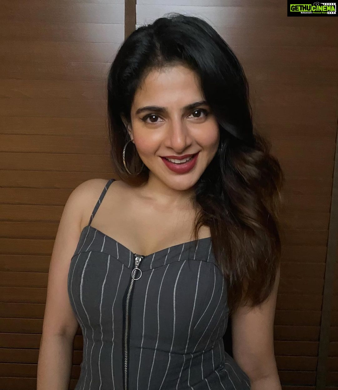 Iswarya Menon Instagram - Hi 🙋♀️