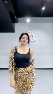Iswarya Menon Instagram - Grooving to Aathi Ena nee ❤️🔥
.
Choreography - @apsarr_ 
📷 - @absyhardy 
Boys - @gautamshoty & @_ramanthkumar_ 
@the_dance_inn 
.
#reels #aathiyenanee