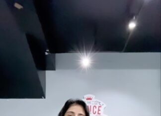 Iswarya Menon Instagram - Grooving to Aathi Ena nee ❤️🔥 . Choreography - @apsarr_ 📷 - @absyhardy Boys - @gautamshoty & @_ramanthkumar_ @the_dance_inn . #reels #aathiyenanee