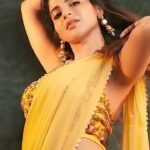 Iswarya Menon Instagram - எண்ணங்களுக்கேற்றபடி வண்ணமெல்லாம் மாறுமம்மா 💃🏽💛☔ . . 📷 & edit - @storiesbypreetham Styling - @paviiiee_08 Make up - @kalwon_beauty Hair - @ganesh_hair_architect @savinidii_official @savinidii_jewellery @jayamukeshmenon