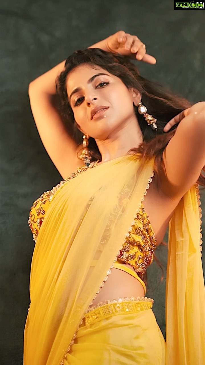 Iswarya Menon Instagram - எண்ணங்களுக்கேற்றபடி வண்ணமெல்லாம் மாறுமம்மா 💃🏽💛☔ . . 📷 & edit - @storiesbypreetham Styling - @paviiiee_08 Make up - @kalwon_beauty Hair - @ganesh_hair_architect @savinidii_official @savinidii_jewellery @jayamukeshmenon