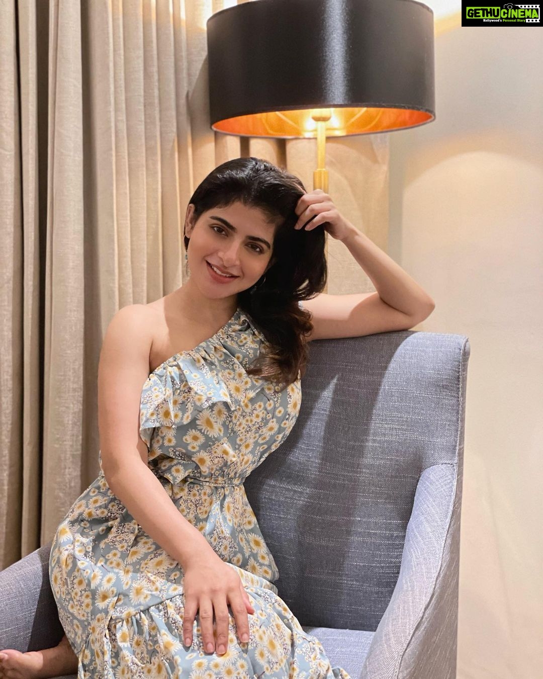 Iswarya Menon Instagram - 2021 finally š„ I love each & everyone of you from the bottom of my heart ā¤ļø hope you can feel my love, bcz I truly feel yours .. š« Wishing you all a happy happy new year! May this year be so good & lucky for all of us! ā¤ļøš« . #2021 #2021finally #happynewyear