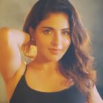 Iswarya Menon Instagram - Colourful, Chaotic & Compassionate ❤‍🔥 . . . 📷 @storiesbypreetham Styling @paviiiee_08 Makeup @kalwon_beauty Hair @ganesh_hair_architect