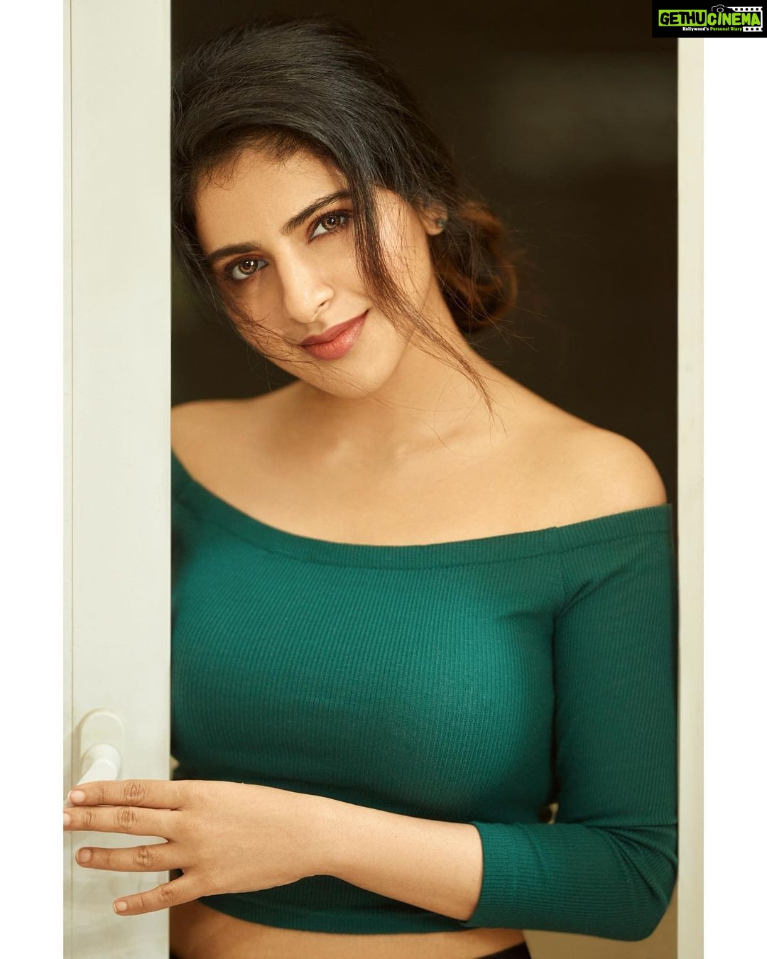 Iswarya Menon Instagram - Let’s talk about sharp features 🔪 😉 . . @camerasenthil @artistrybyfathi @the_pixchanger