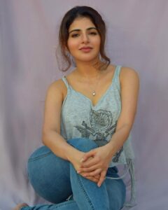 Iswarya Menon Instagram - Hellooooo 👋 
.
.
@irst_photography 
@jayamukeshmenon