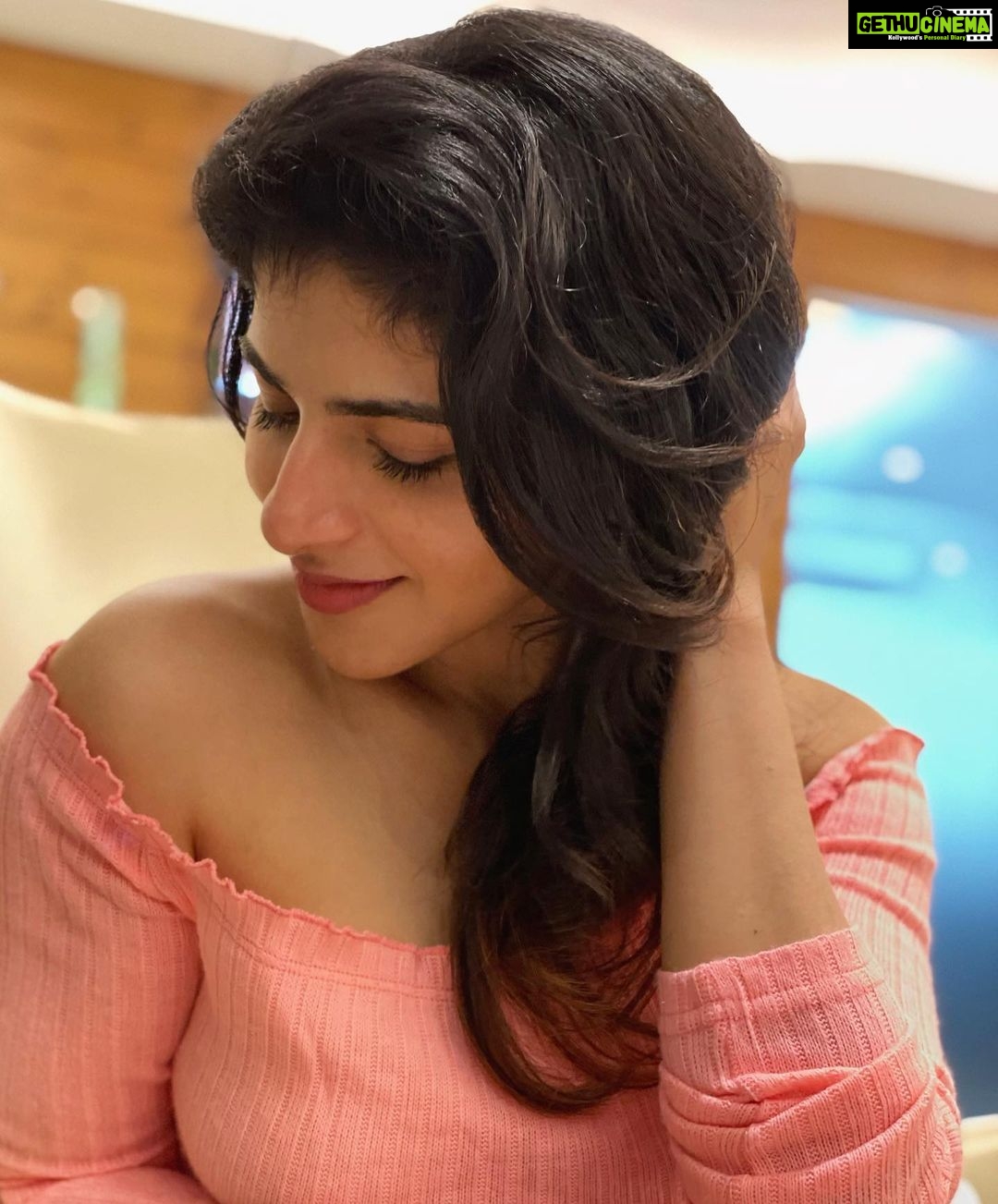 Iswarya Menon Instagram - Inhaling love , exhaling gratitude 💕