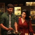 Iswarya Menon Instagram – Got to work with the most amazing PrabhuDeva sir 💥 for @knorr_india chicken cubes 💫
.
#funtimes #knorr #prabhudeva #hello2021