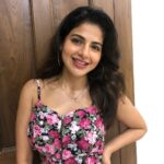 Iswarya Menon Instagram - I smile at everyone I make an eye contact with.. inspite of people smiling back, or not smiling back , few might have even thought I am a weirdo .. I ALWAYS SMILE 🤓 . A warm smile is the universal language of kindness! 😇 . Are we all compassionate enough? 🥰 . #smilemore #compassion #kindness #smileeveryday #throwbackpicture