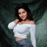Iswarya Menon Instagram - White tee & blue jeans! There is absolutely no alternative for this combo 🤷🏻‍♀️ . #favouritecomboever