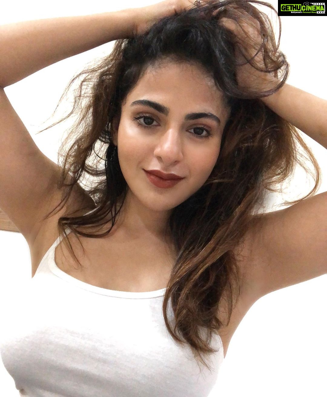Iswarya Menon Instagram - Classy, sassy & a bit badassy ๐คจ๐ . #selfiespam ๐ค