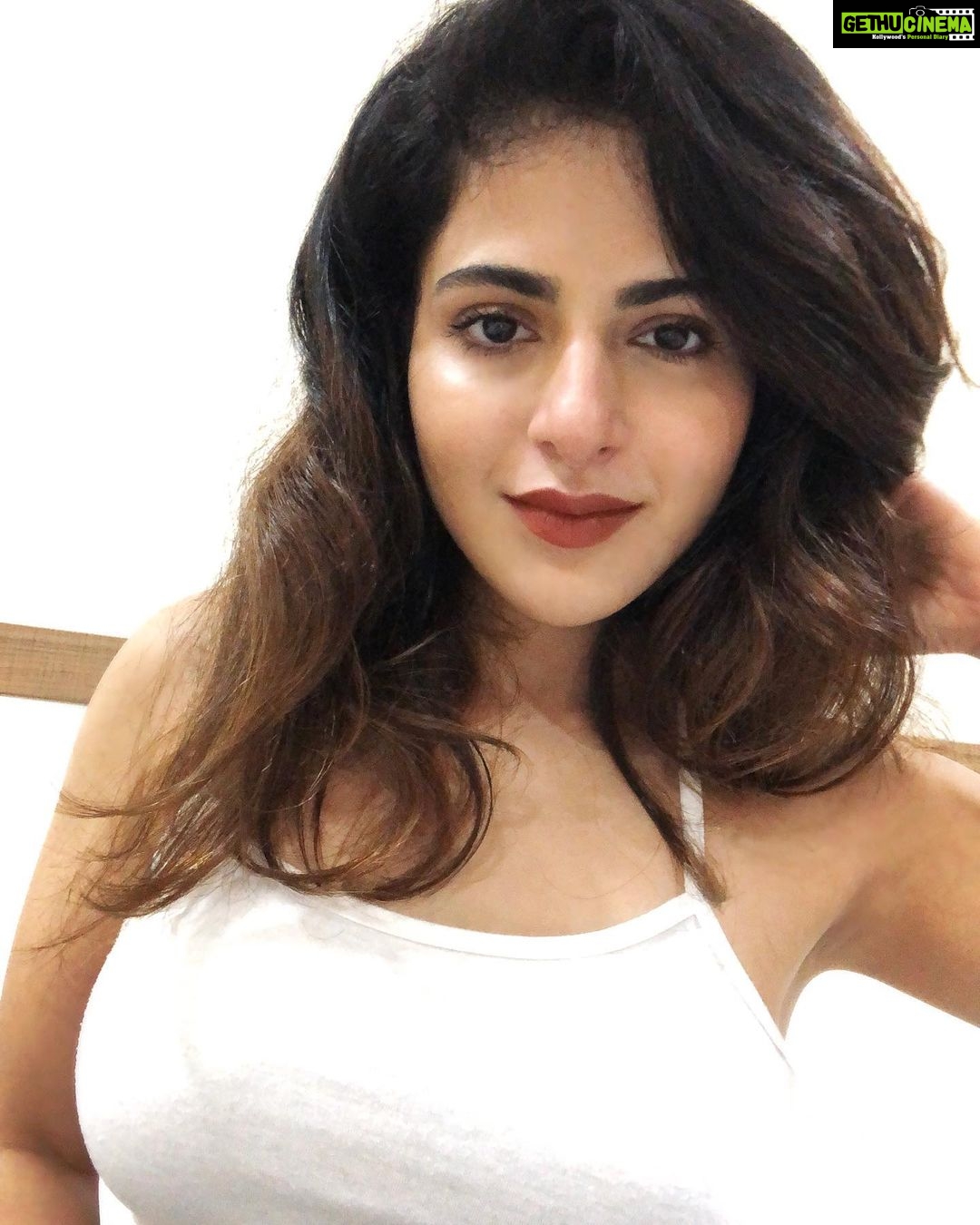 Iswarya Menon Instagram - #selfiespam 🤍