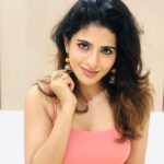 Iswarya Menon Instagram - 💗💛