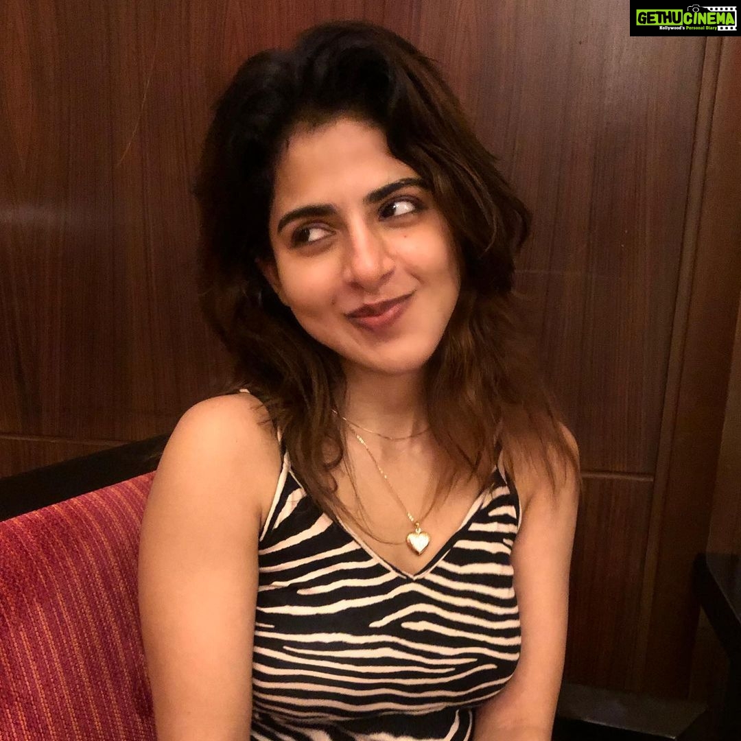 Iswarya Menon Instagram - Throwing back to this! Happy face After a hearty meal at a restaurant.. Feels like that was a different era altogether! A CORONA FREE ERA 🥱😪😭😞🥺 . India crosses Spain and Italy & becomes the 5th worst hit nation .. Have no idea how we are gonna contain Corona !! All we can do is try to stay safe and be extremely careful 😢