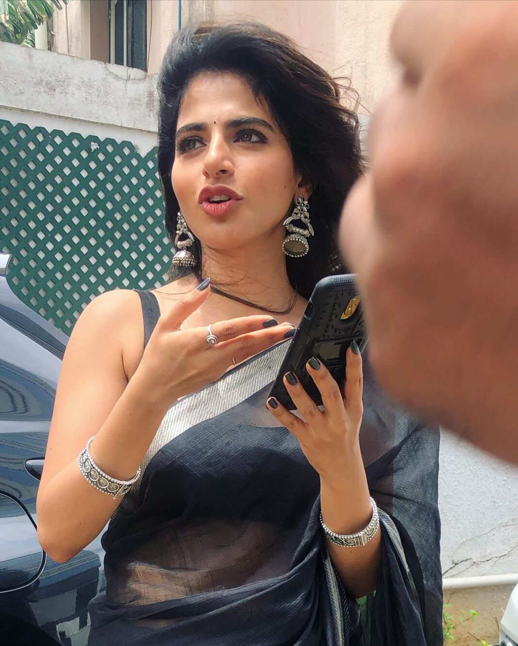 Iswarya Menon Instagram - Why post “Oh so perfect picture everytime”??? We are all flawed, and I love flawed pictures ❤️.. The more the flaws , the more realness 🥰 . Love these pictures from #naansirithal , in between the shots of #dhomdhom when I was chit chatting with @oliver_nathaneal @preethinarayanan @stevepaulwillson ❤️ . Thanks to whoever clicked these, m not sure wthr it was @stevepaulwillson or @preethinarayanan 🤔 thanks though 🥰
