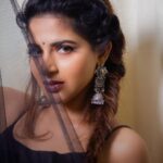 Iswarya Menon Instagram - Cling to your Imperfections, they’re what makes you Unique 🖤 . #authenticityalwaysstandsout . . @thephotopeople_chennai • @sridevis_contour • @anooshageorgesunoj • @styledivalabel