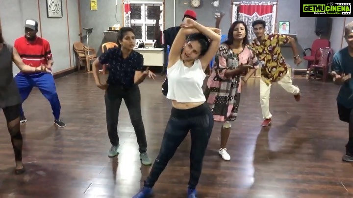Iswarya Menon Instagram - Ajukku Gumukku dance rehearsal video 😍 . For the entire video subscribe to my YouTube channel www.youtube.com/IswaryamenonOfficial & check it out 😉😬