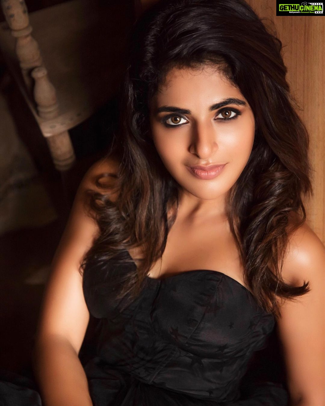 Iswarya Menon Instagram - 🖤 . #throwback 📷 @lokesh_damodaran Styling @rincy_shankar Mua @ramya_mua