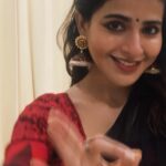 Iswarya Menon Instagram - Dancing with the steps I vaguely remember.. This is a very special song ,since this was my first ever Bharathanatiyam recital on stage .. Iswarya menon back in 2nd standard danced to this song 😃🙏 . Thanks to my mom @jayamukesh for capturing this video so patiently ❤️😘