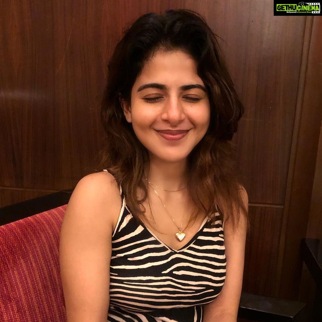 Iswarya Menon Instagram - Throwing back to this! Happy face After a hearty meal at a restaurant.. Feels like that was a different era altogether! A CORONA FREE ERA 🥱😪😭😞🥺 . India crosses Spain and Italy & becomes the 5th worst hit nation .. Have no idea how we are gonna contain Corona !! All we can do is try to stay safe and be extremely careful 😢
