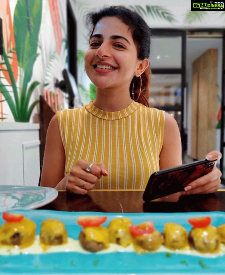 Iswarya Menon Instagram - Throwback to when Corona dint exist and when eating at a restaurant was normal 🤯 . #hopecoronawillbegonesoon