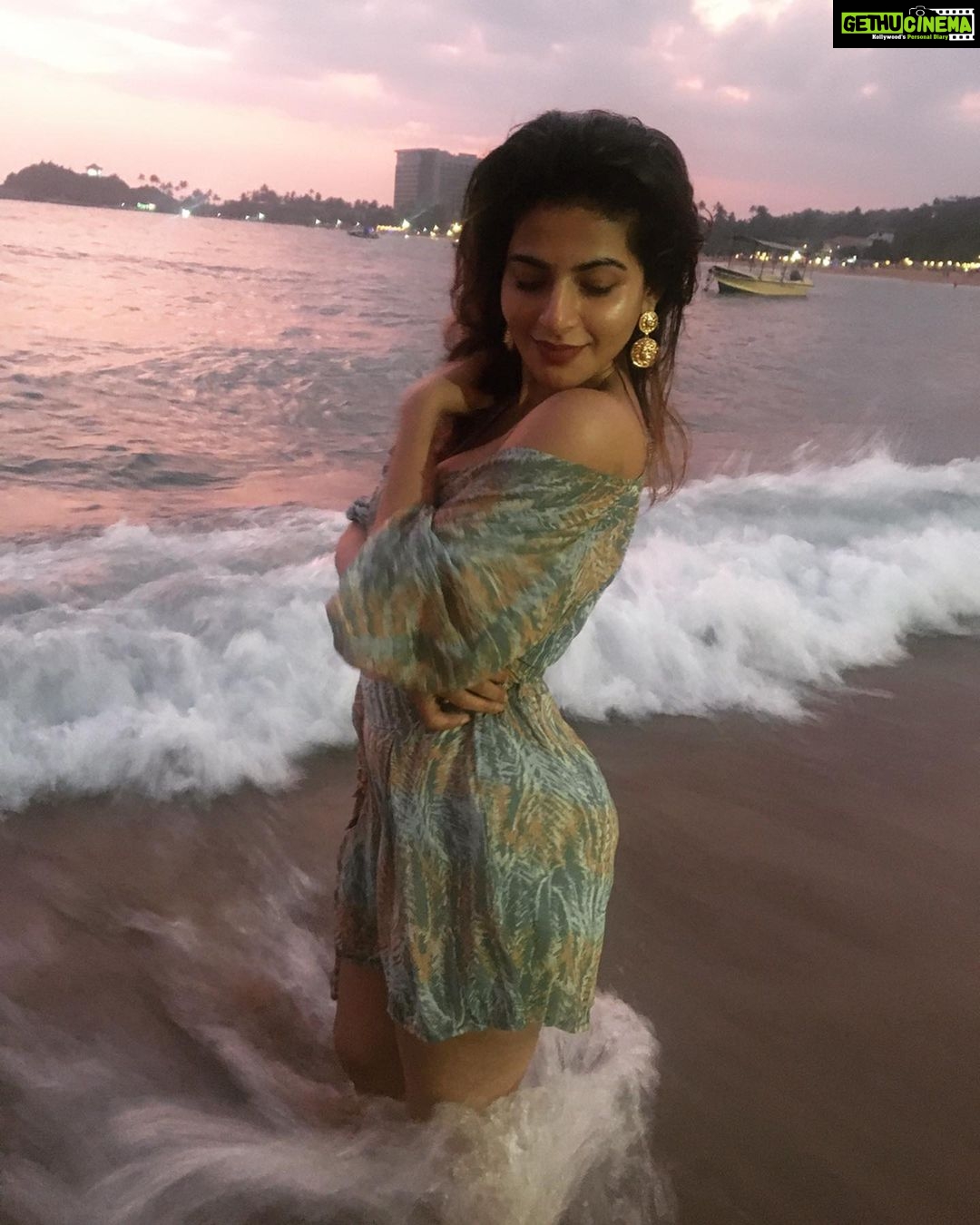 Iswarya Menon Instagram - #throwback πβ€οΈ Hope all of you are home!! Please stay indoors all of you π The only way we can get of this pandemic is by staying at home .. letβs do our bit β€οΈπ