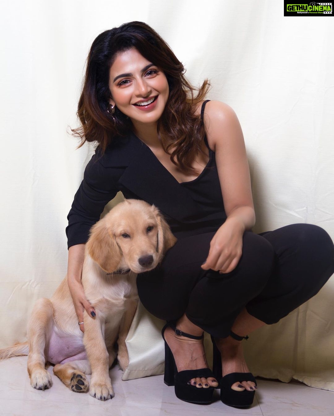 Iswarya Menon Instagram - Introducing my daughter “COFFEE” 🐶 🐾 @coffeemenon . My shot of magic potion, the happiness on my face .. Love waking up to my☕️ everyday 🤎