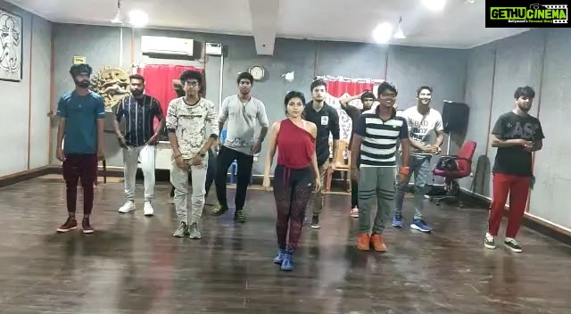 Iswarya Menon Instagram - Practice is the only thing that can make you look effortless while you dance 💃❤️🥳 . #lovedancing #breakupsong #naansirithal